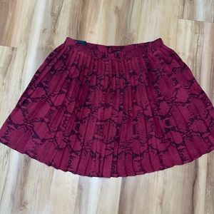 Burgundy snake print short skirt